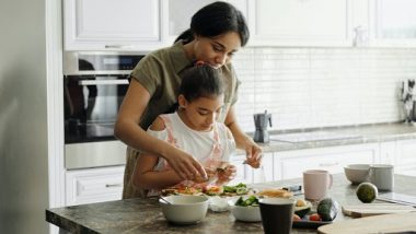 4 Startup Ideas That Housewives and Moms at Home Can Consider and Earn a Good Amount